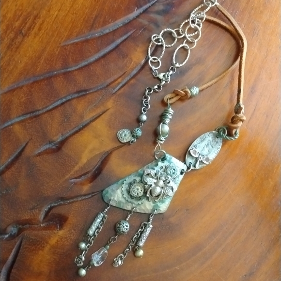 Rustic handmade citrine bee necklace - Picture 4 of 6